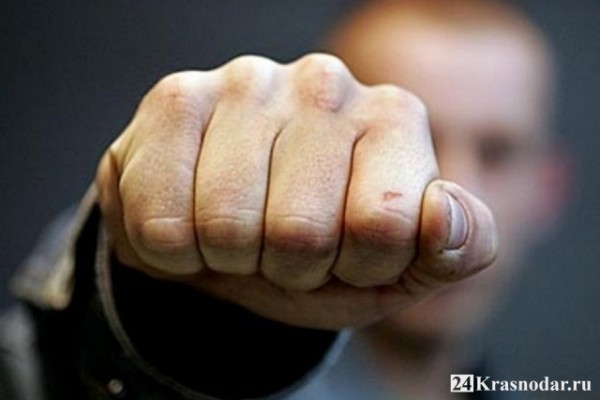 Ударил полицейского и сорвал погон