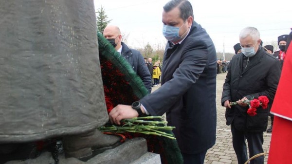 В Краснодаре почтили память главнокомандующего Добровольческой армией Лавра Корнилова В Краснодаре почтили память главнокомандующего Добровольческой армией Лавра Корнилова