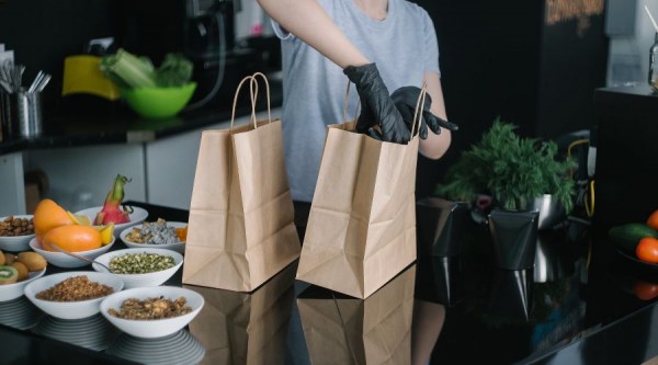 Вареники с бананом, икра белуги-альбиноса, грибы шиитаке. Угадайте, что из этого можно заказать в СберМаркете