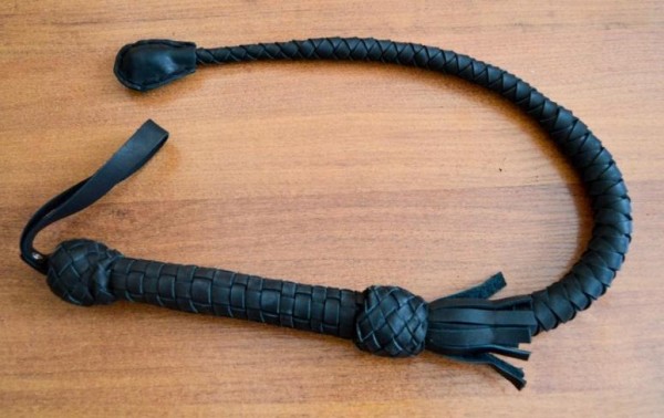 
                                «За базаром надо следить». В интернете появилось видео казачьей порки в Анапе, которое затем назвали инсценировкой (видео)
                            