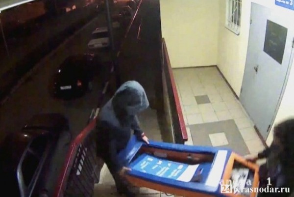 На улице Рождественская Набережная похищен платежный терминал На улице Рождественская Набережная похищен платежный терминал