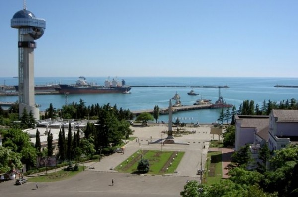 В Туапсе из-за разлива нефти в море введен режим «Повышенная готовность» В Туапсе из-за разлива нефти в море введен режим «Повышенная готовность»