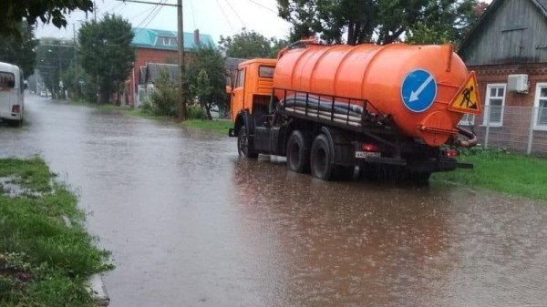 В Краснодаре приступила к работе водооткачивающая техника