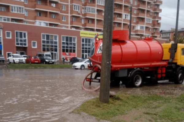В Анапе, Геленджике и Апшеронском районе устраняют последствия ливня В Анапе, Геленджике и Апшеронском районе устраняют последствия ливня