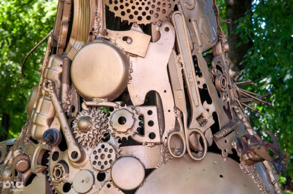 Блеск стали и березы из стереотипов: где в Краснодаре найти современную скульптуру