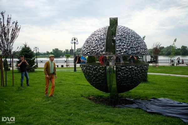 Блеск стали и березы из стереотипов: где в Краснодаре найти современную скульптуру