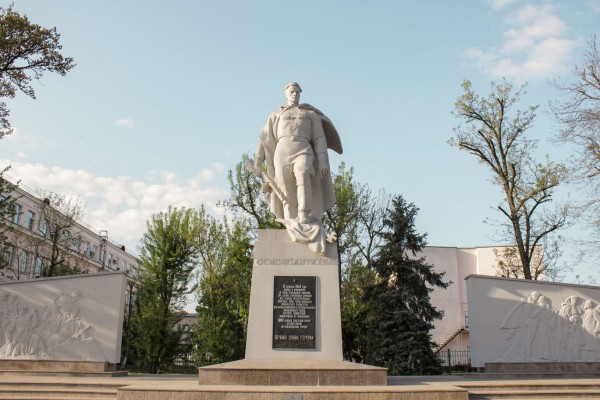 Память о войне. Как создавали военные монументы Краснодара: от соцреализма к абстракции Память о войне. Как создавали военные монументы Краснодара: от соцреализма к абстракции