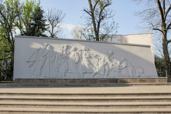 Память о войне. Как создавали военные монументы Краснодара: от соцреализма к абстракции Память о войне. Как создавали военные монументы Краснодара: от соцреализма к абстракции