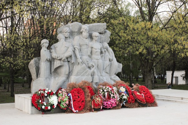 Память о войне. Как создавали военные монументы Краснодара: от соцреализма к абстракции Память о войне. Как создавали военные монументы Краснодара: от соцреализма к абстракции