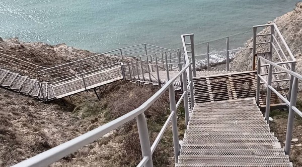 В Анапу &mdash; не только на море. Кипарисы озера Сукко, лестница &laquo;800 ступеней&raquo; и еще 5 лучших мест