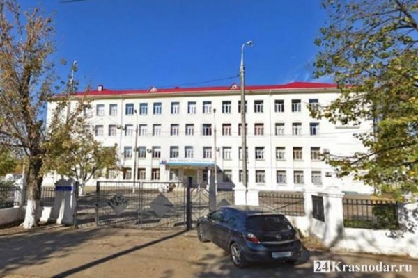 Ветер сорвал кровлю с крыши школы