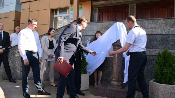 В Краснодаре открыли скульптурную композицию в честь государственных регистраторов В Краснодаре открыли скульптурную композицию в честь государственных регистраторов