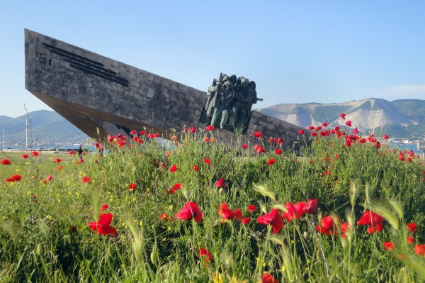 Хамса, вино, пляж, цемент. Чем заняться туристу в Новороссийске Хамса, вино, пляж, цемент. Чем заняться туристу в Новороссийске