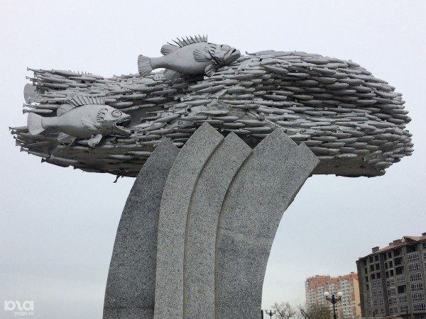 Хамса, вино, пляж, цемент. Чем заняться туристу в Новороссийске Хамса, вино, пляж, цемент. Чем заняться туристу в Новороссийске