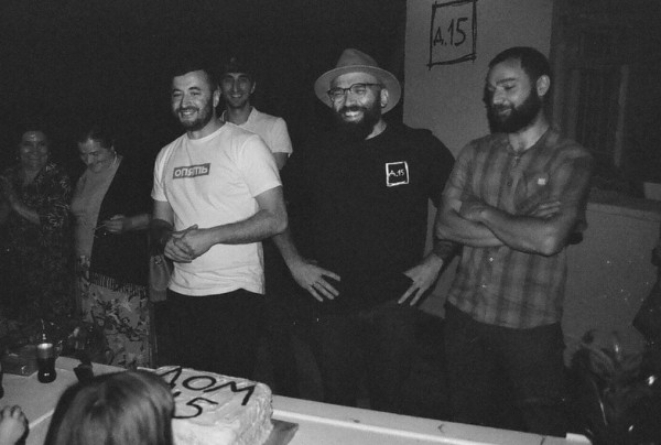 «Мэр Махачкалы приходит к нам на кофе». Создатель «Дома15» о культурной трансформации Дагестана «Мэр Махачкалы приходит к нам на кофе». Создатель «Дома15» о культурной трансформации Дагестана