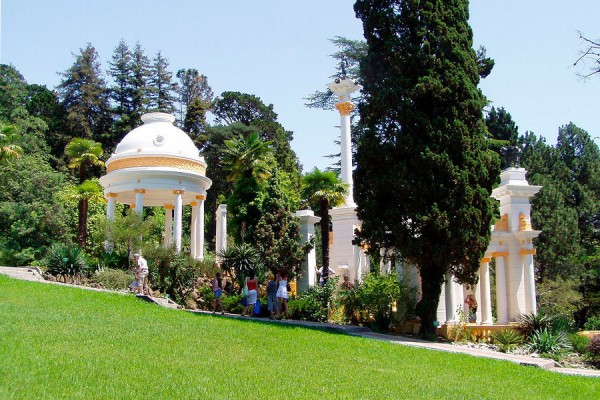 Подняться под облака, нырнуть в прошлое — семь способов небанально отдохнуть в Сочи Подняться под облака, нырнуть в прошлое — семь способов небанально отдохнуть в Сочи