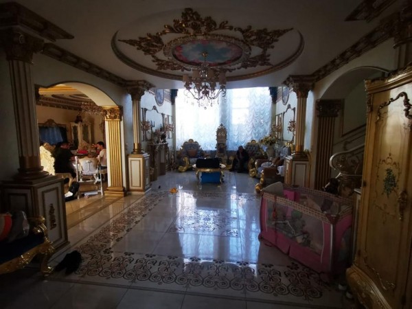  ​Золотой унитаз и лепнина на стенах: опубликованы фото из дома начальника Ставропольской ГИБДД 