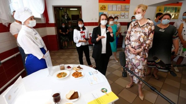 В Краснодаре проверили организацию и качество питания для младших классов В Краснодаре проверили организацию и качество питания для младших классов