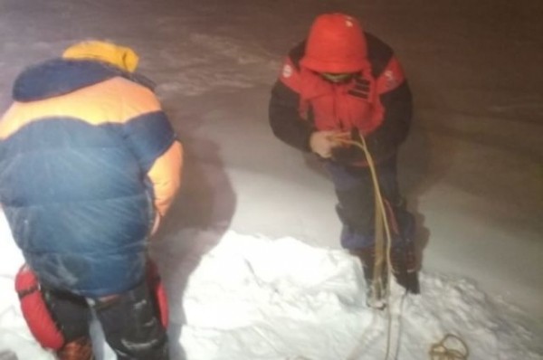 Двое новороссийцев в составе группы альпинистов застряли на Эльбрусе Двое новороссийцев в составе группы альпинистов застряли на Эльбрусе