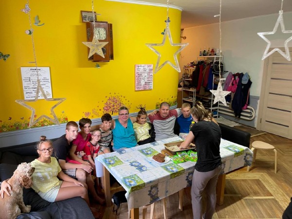 «Демонстративная казнь». На Кубани опека хочет забрать 13 детей из двух приемных семей «Демонстративная казнь». На Кубани опека хочет забрать 13 детей из двух приемных семей