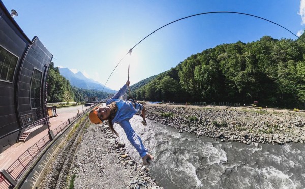 Вечерние огни родельбана, прозрачный мост над пропастью и другие причины поехать в горы Сочи осенью Вечерние огни родельбана, прозрачный мост над пропастью и другие причины поехать в горы Сочи осенью