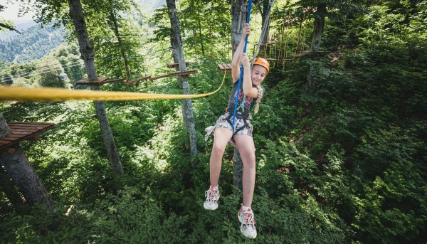 Вечерние огни родельбана, прозрачный мост над пропастью и другие причины поехать в горы Сочи осенью Вечерние огни родельбана, прозрачный мост над пропастью и другие причины поехать в горы Сочи осенью