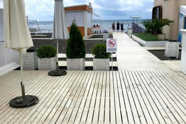 В Сочи продлили штормовое предупреждение до вечера пятого октября