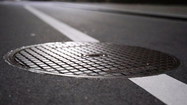 На дорогах Краснодара с начала года восстановили более 200 люков на колодцах коммуникаций