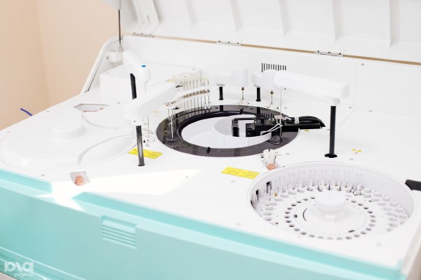 Как это работает: репортаж из медицинской лаборатории, где делают около 2 тысяч ПЦР-тестов ежедневно Как это работает: репортаж из медицинской лаборатории, где делают около 2 тысяч ПЦР-тестов ежедневно