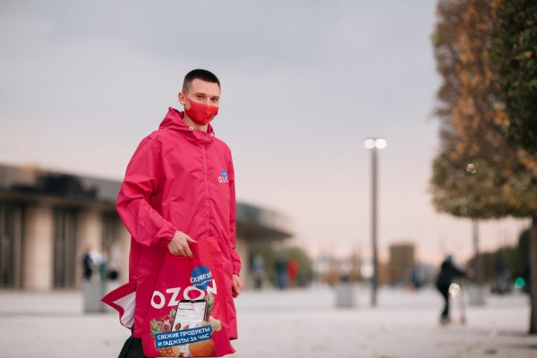 В Краснодаре появился сервис быстрой доставки Ozon Express. Рассказываем, как он работает