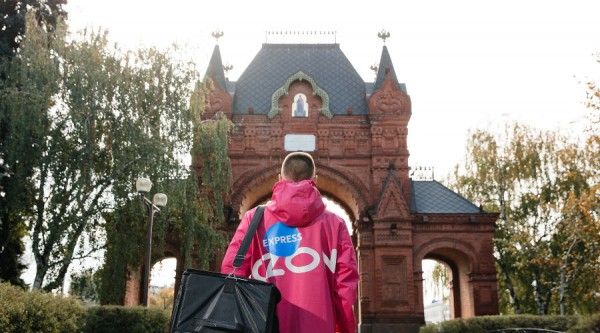 В Краснодаре появился сервис быстрой доставки Ozon Express. Рассказываем, как он работает