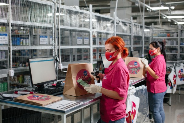 В Краснодаре появился сервис быстрой доставки Ozon Express. Рассказываем, как он работает