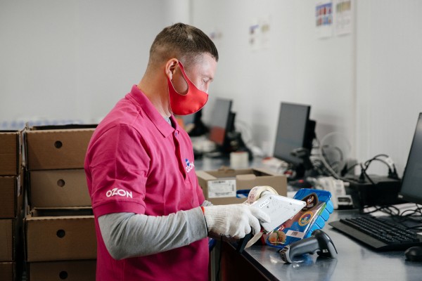 В Краснодаре появился сервис быстрой доставки Ozon Express. Рассказываем, как он работает