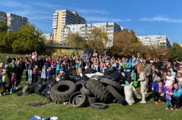 На субботник с водолазами. Зачем волонтёры запускают рыбу в озера?