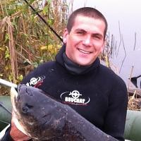 На субботник с водолазами. Зачем волонтёры запускают рыбу в озера?