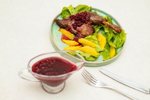 К чему подать брусничный соус и почему бруснику называют ягодой бессмертия. Готовим и готовимся к Новому году и Рождеству