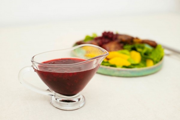 К чему подать брусничный соус и почему бруснику называют ягодой бессмертия. Готовим и готовимся к Новому году и Рождеству