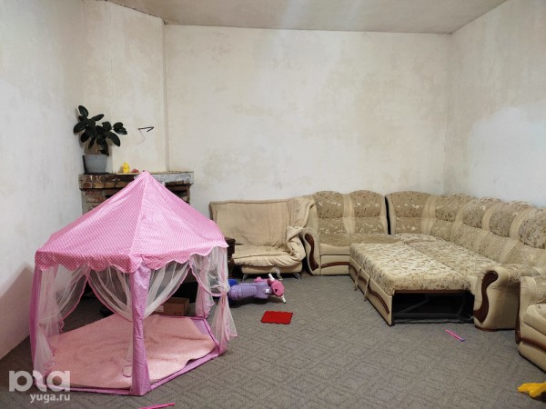 «Каждый месяц волнительно и страшно». Репортаж из краснодарского дома-убежища для женщин, пострадавших от домашнего насилия «Каждый месяц волнительно и страшно». Репортаж из краснодарского дома-убежища для женщин, пострадавших от домашнего насилия