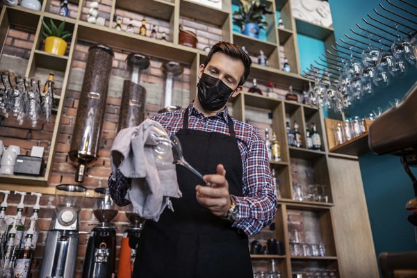 &laquo;Вдвое сложнее&raquo;. Как живется с&nbsp;QR-кодами ресторанам Краснодара