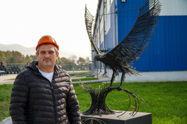 Искусство в металле. Скульптуры кубанских металлургов установили на улицах Абинска