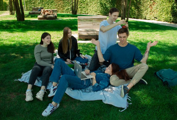 «Я помогаю, но этого мало». Как Лиза из Краснодара хотела спасти всех и придумала благотворительный стартап «Я помогаю, но этого мало». Как Лиза из Краснодара хотела спасти всех и придумала благотворительный стартап