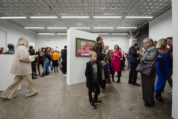 Показывают и продают красивое. Что, зачем и почем можно купить на аукционе MOST в Краснодаре Показывают и продают красивое. Что, зачем и почем можно купить на аукционе MOST в Краснодаре