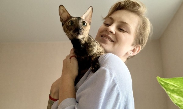 История девушки, которая практически потеряла зрение после пневмонии. Как Дая живет в большом и неудобном Краснодаре