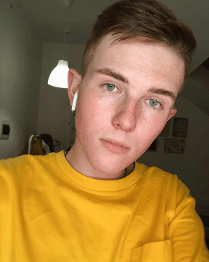 «Папа говорил, что я занимаюсь ерундой». Бровист, визажист, маникюрщик и парикмахер о работе в бьюти-индустрии Краснодара «Папа говорил, что я занимаюсь ерундой». Бровист, визажист, маникюрщик и парикмахер о работе в бьюти-индустрии Краснодара