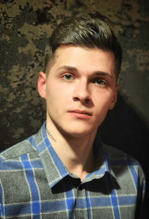 «Папа говорил, что я занимаюсь ерундой». Бровист, визажист, маникюрщик и парикмахер о работе в бьюти-индустрии Краснодара «Папа говорил, что я занимаюсь ерундой». Бровист, визажист, маникюрщик и парикмахер о работе в бьюти-индустрии Краснодара