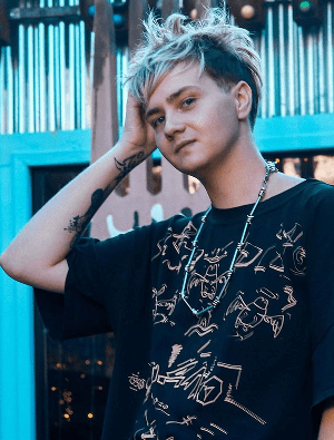 «Папа говорил, что я занимаюсь ерундой». Бровист, визажист, маникюрщик и парикмахер о работе в бьюти-индустрии Краснодара «Папа говорил, что я занимаюсь ерундой». Бровист, визажист, маникюрщик и парикмахер о работе в бьюти-индустрии Краснодара