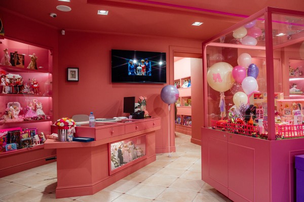 В Краснодаре открыли музей Барби. Рассказываем, почему взрослым там интереснее, чем детям В Краснодаре открыли музей Барби. Рассказываем, почему взрослым там интереснее, чем детям