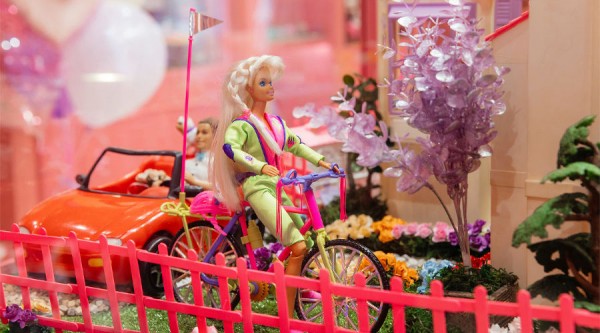 В Краснодаре открыли музей Барби. Рассказываем, почему взрослым там интереснее, чем детям В Краснодаре открыли музей Барби. Рассказываем, почему взрослым там интереснее, чем детям