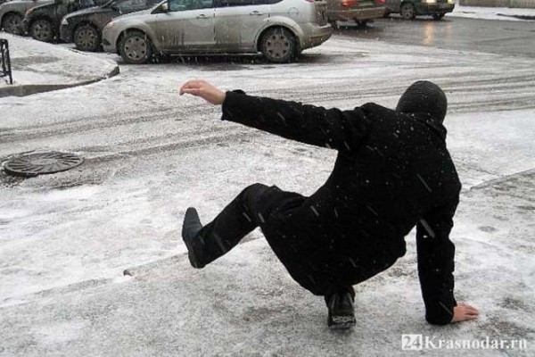 Пачка соли коммунальщикам за скользкие улицы Пачка соли коммунальщикам за скользкие улицы