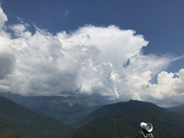 Облачные водопады и горные призраки. Как работают метеорологи в горах Сочи